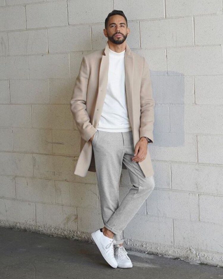 Neutral outfit use beige and gray colors