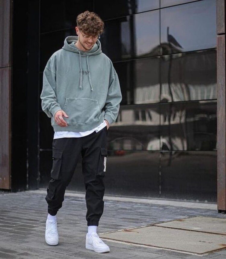Hoodie and joggers is suitable for winter
