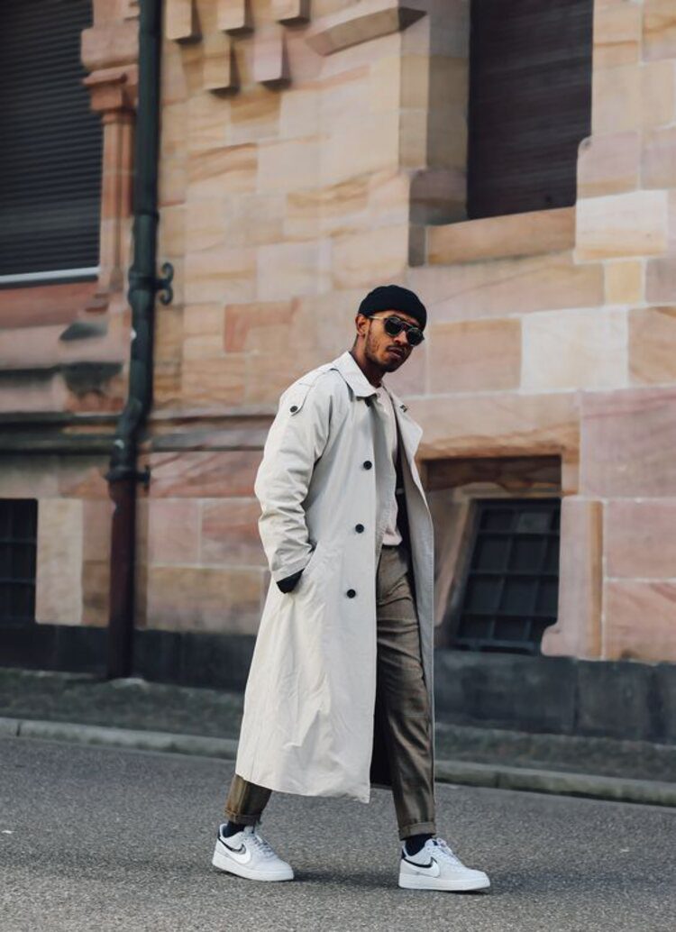 Trench coat style exudes sophisticated look